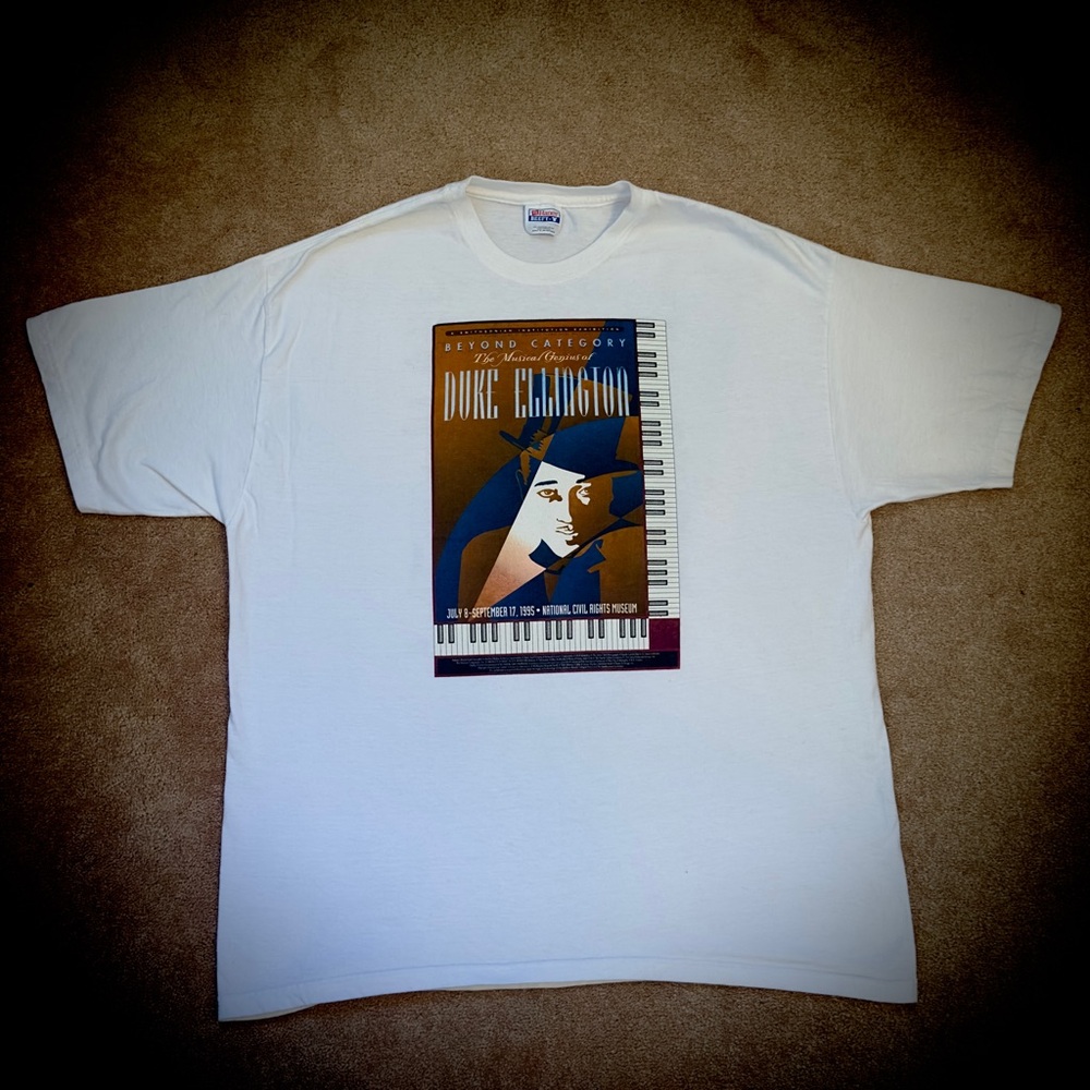 (#138) Vintage 1995 Smithsonian Institution Exhibition T-Shirt